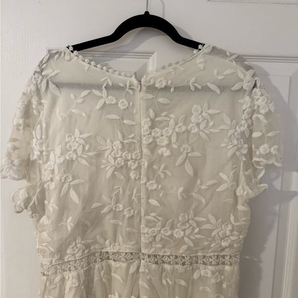 Elegant White Lace Maxi Dress - Picture 6 of 7